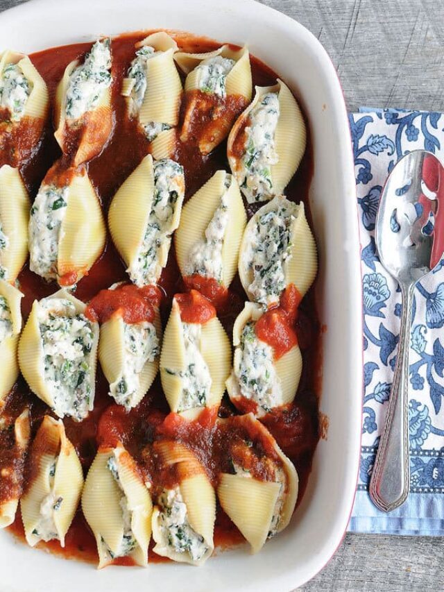 How to Make Spinach and Mushroom Stuffed Shells - Two Lucky Spoons